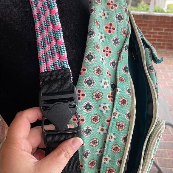 KAVU Rope Sling Bag – Mint Green Floral Print Crossbody Backpack - Picture 5 of 6